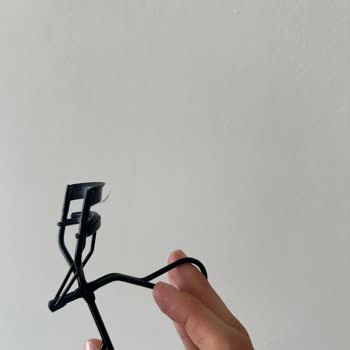 Mac Cosmetics Kirpik Kıvırıcısı Kirpiklerime Zarar Verdi, Mağduriyetim Giderilmedi