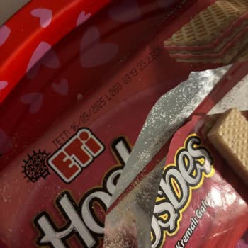 Eti Çilekli Gofretin İçinden Çıkan Yabancı Madde Sağlığımı Riske Soktu