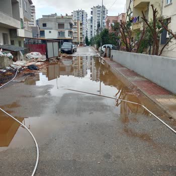 Menteş Mahallesi'nde Yıllardır Devam Eden Su Birikintisi Ve Güvenlik Sorunu