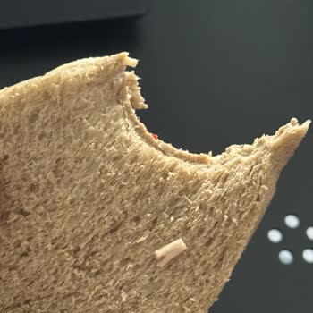 Sandviçten Çıkan Tavuk Kemiği Ve İlgisiz Müşteri Hizmetleri Mağduriyeti