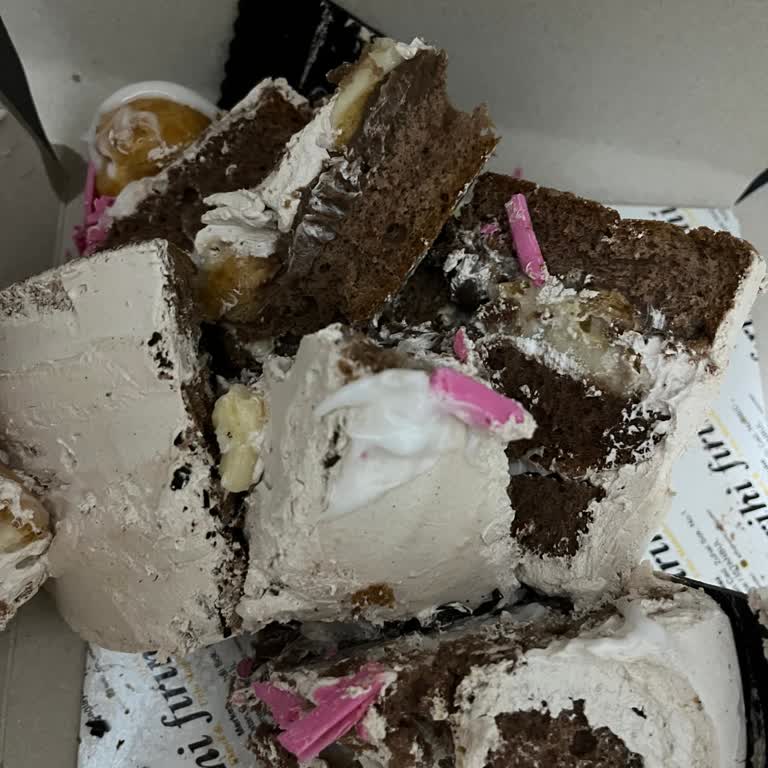 Bozuk Pasta Satışı Ve İade Sorunu Yaşadım