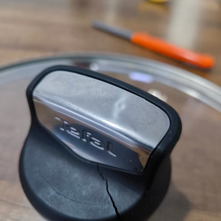 Tefal Tencere Kapağı Kulpunda Isınma Ve Çatlama Sorunu