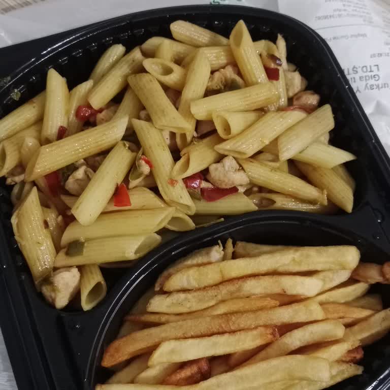 Meşhur Gurme Pilavcı İçinde Ne Köri Var Ne De Sos Makarnayı Haşlayıp Yağlamışlar Yollamışlar