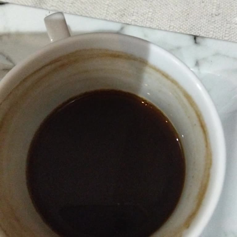 Yanık Kokulu Türk Kahvesi Ve İlgisiz Müşteri Hizmetleri