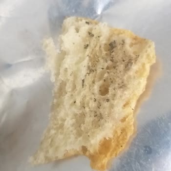 Düzgün Market'ten Alınan Pide Ekmeğinde Hijyen Sorunu ve Tekrarlayan Şikayet