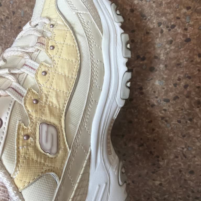 Yeni Alınan Ayakkabının Kısa Sürede Sararması Hayal Kırıklığı Yarattı