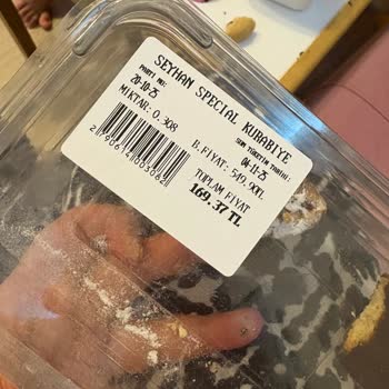 Aldığım Kuru Pastadan Kıl Çıktı, Ücret İadesi Talep Ediyorum