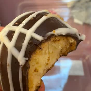 Aldığım Kuru Pastadan Kıl Çıktı, Ücret İadesi Talep Ediyorum