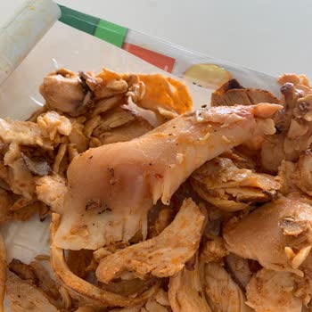 Aldığım Dönerin İçinden Çiğ Tavuk Parçaları Çıktı, Sağlığım Riske Girdi