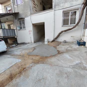 Doğalgaz Kutusu İçin Yapılan Betonun Yetersizliği Ve Kaldırımda Boşluk Oluşması