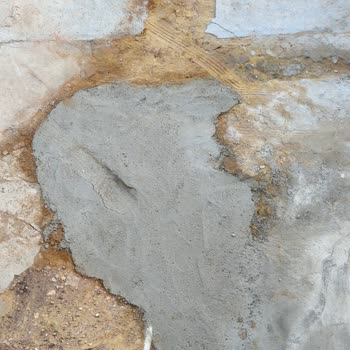 Doğalgaz Kutusu İçin Yapılan Betonun Yetersizliği Ve Kaldırımda Boşluk Oluşması