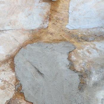 Doğalgaz Kutusu İçin Yapılan Betonun Yetersizliği Ve Kaldırımda Boşluk Oluşması