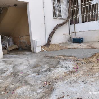 Doğalgaz Kutusu İçin Yapılan Betonun Yetersizliği Ve Kaldırımda Boşluk Oluşması