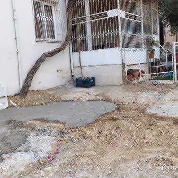 Doğalgaz Kutusu İçin Yapılan Betonun Yetersizliği Ve Kaldırımda Boşluk Oluşması