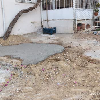 Doğalgaz Kutusu İçin Yapılan Betonun Yetersizliği Ve Kaldırımda Boşluk Oluşması