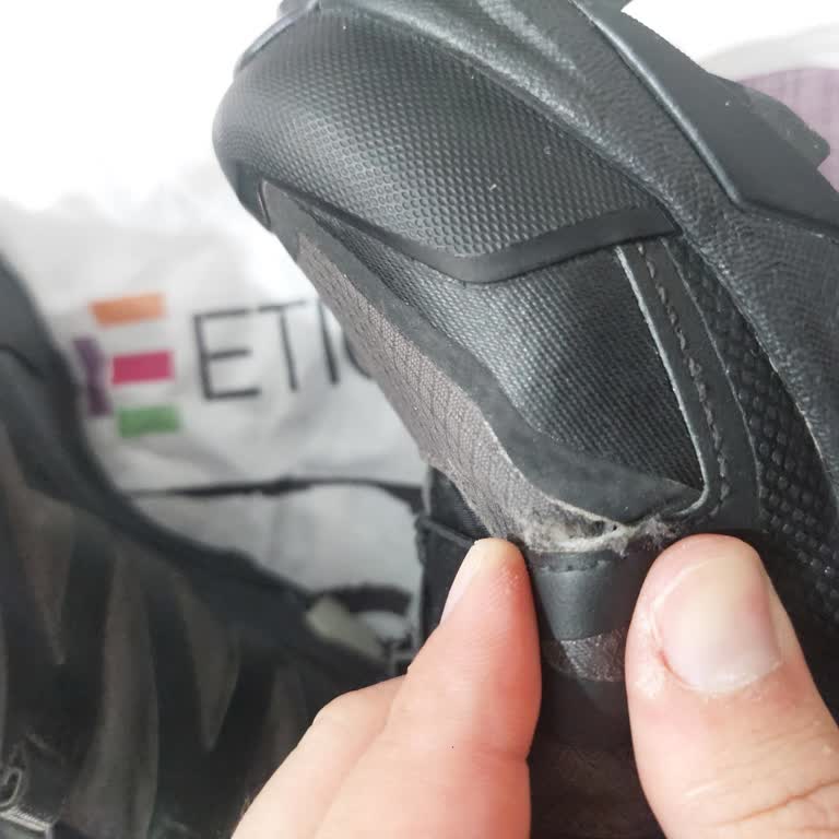 Yeni Alınan Ayakkabıda Tasarım Hatası Ve Garanti Sorunu