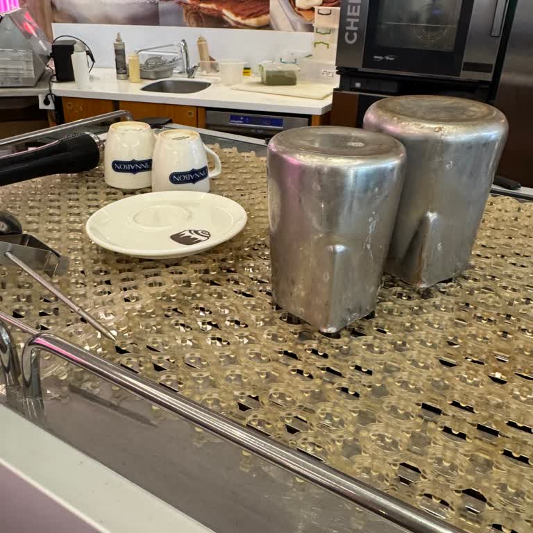 Cinnabon Emaar Şubesinde Hijyen Eksikliği Ve Kirli Ekipman Sorunu