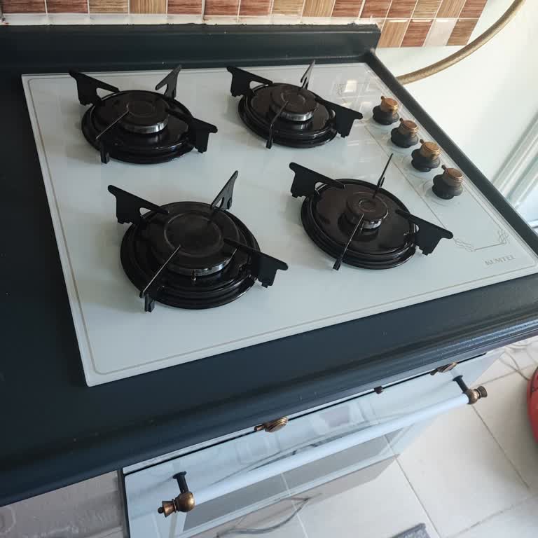 Kumtel 3'lü Set Ocağı Kısa Sürede Patladı, Servis İlgisiz Kaldı