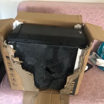 Bilgisayar Kasam Kargo Teslimatında Parçalandı: Mağduriyetimin Giderilmesini İstiyorum