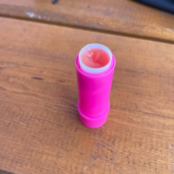 Kuru Ve Kötü Kokulu Lip Balm İlk Kullanımda Kırıldı
