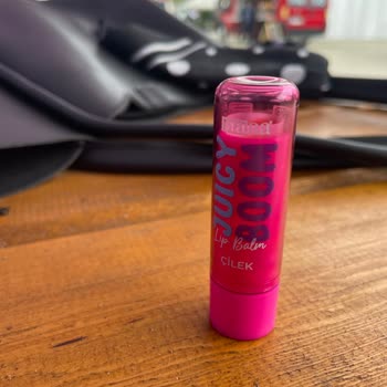 Kuru Ve Kötü Kokulu Lip Balm İlk Kullanımda Kırıldı