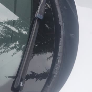 BMW F20 118i Ön Cam Fitilinde Çatlama Ve Su Sızıntısı Sorunu