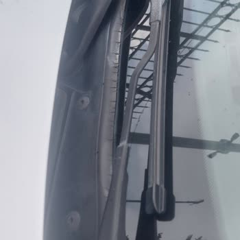 BMW F20 118i Ön Cam Fitilinde Çatlama Ve Su Sızıntısı Sorunu