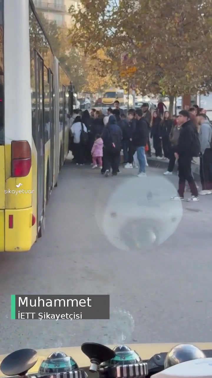 İETT Sorumsuz Sürücü Trafik Kazaya Sebebiyet Veriyor! videonun kapak resmi