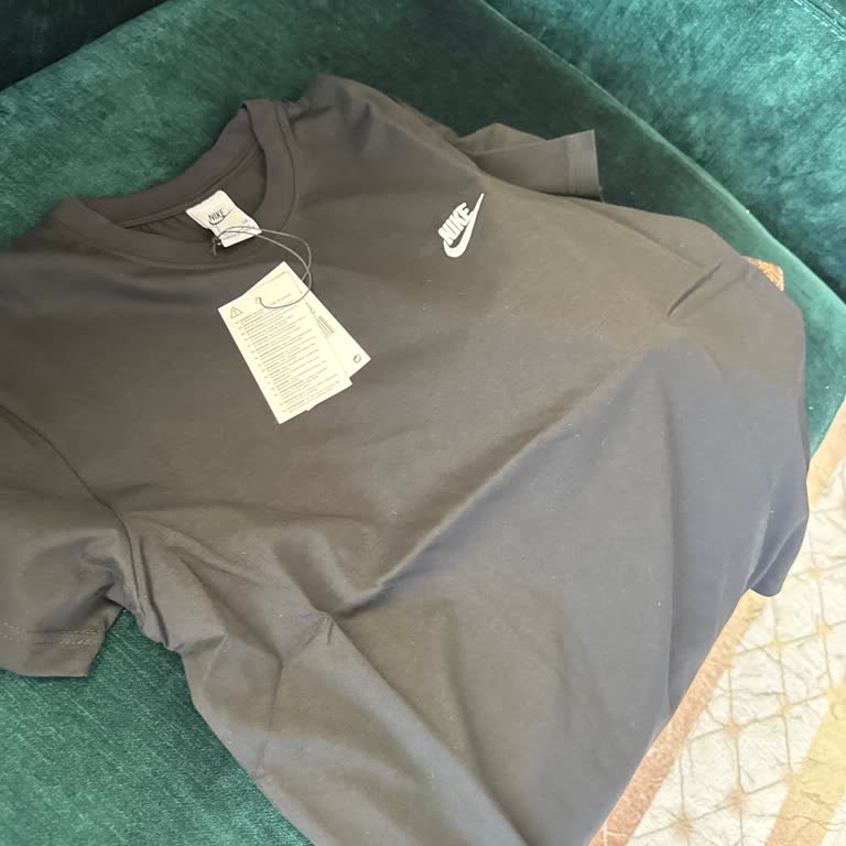 Sipariş Ettiğim Nike Ceket Yerine Değersiz T-shirt Gönderildi Satıcıdan Dönüş Yok