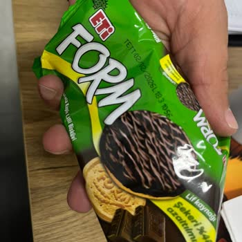 Eti Form Bisküvi Çikolatasında Beyaz Tabaka Ve Hayal Kırıklığı