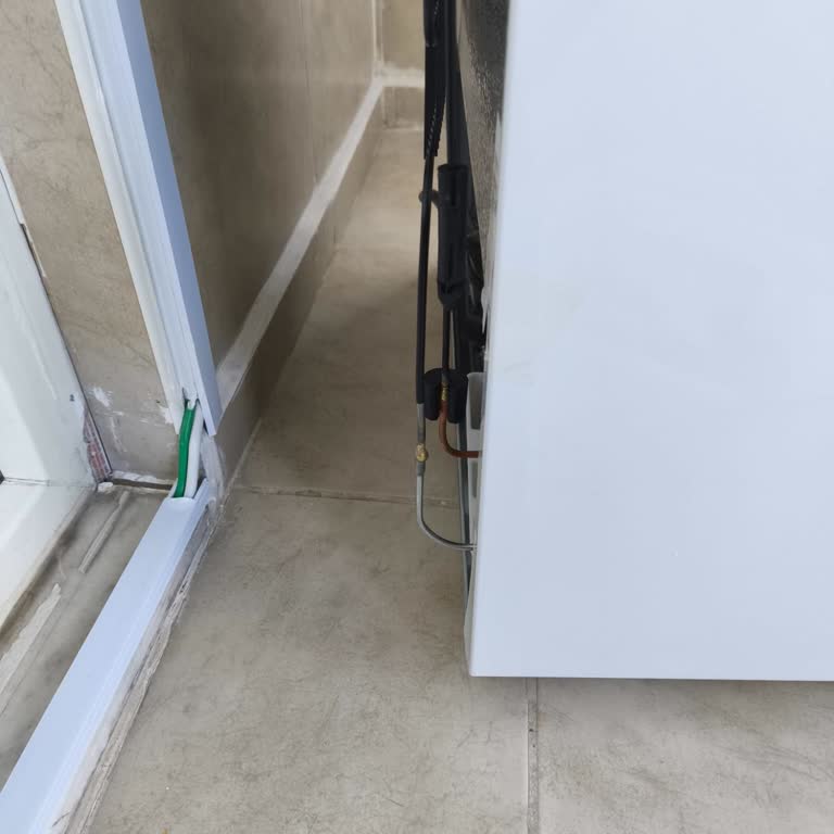 Yeni Alınan Derin Dondurucuda Eksik Parça Şoku: Arka Motor Kapağı Yok!