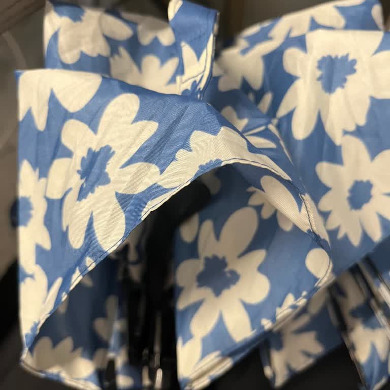 Paraguas Mango causa corte en la mano por diseño peligroso