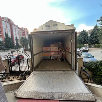 Şok Markette Sevkiyat Kamyonu Çıkışı Kapattı, Çalışanlar İlgisiz Kaldı