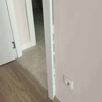 Sur Yapı Antalya Paslanmış Duvarları Akan Ev Ve Kötü Üslup