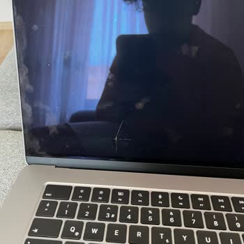 Apple MacBook Air Ekran Sorunu Ve Yetersiz Çözüm