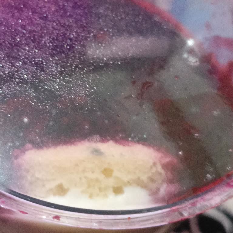 Son Tüketim Tarihine Rağmen Küflü Pasta İle Karşılaştım