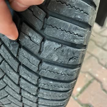 My Bridgestone All-Season Tires Lost Tread After 20,000 KM and the Brand Offered No Help