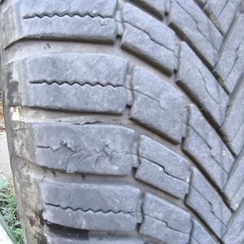 I Face Cracking and Tread Separation on My Bridgestone 195/65R15V Tires