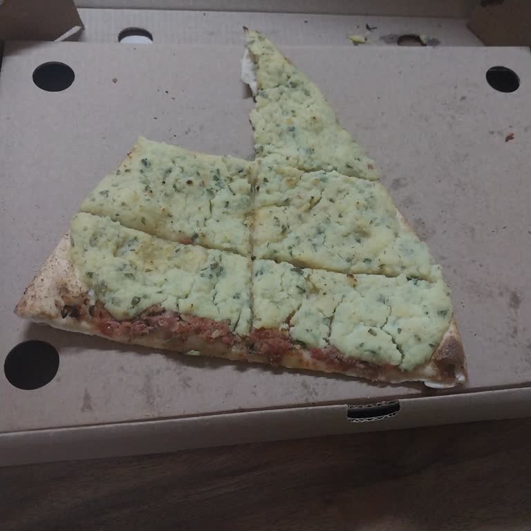 Bozuk Pide Ve Çalışanların İlgisiz Tavrı Sağlığımızı Riske Attı