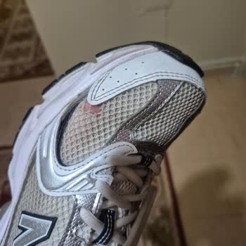 New Balance 530 Ayakkabımın Yan İç Astarında Erken Yırtılma Sorunu