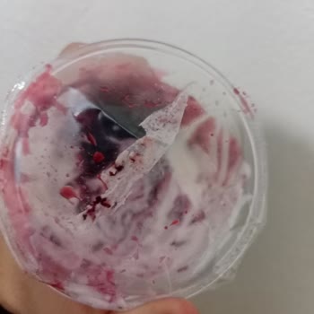 Tatlıdan Naylon Parçası Çıkması Hijyen Ve Sağlık Endişesi Yarattı