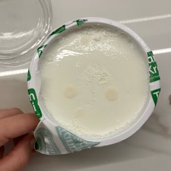 Son Kullanma Tarihi Geçmemiş Yoğurtta Küf Benzeri Oluşumla Karşılaştım