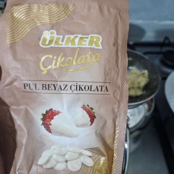 Aldığım Beyaz Pul Çikolata Topaklanmış Ve Erimiyor Tadı Da Kötü