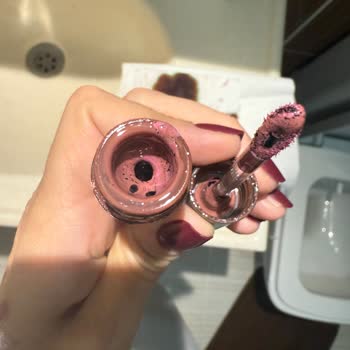 Nyx Professional Makeup Nyx Lip I. V. Rujdan Kahverengi Sıvılar Akıyor!