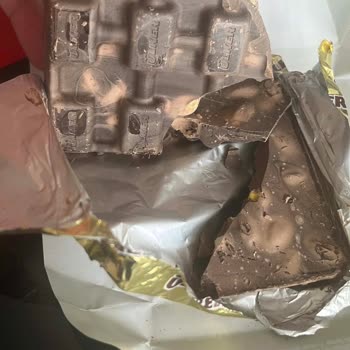 Taze Tarihli Üründe Şok Eden Görüntü: Ülker Bitter Çikolata Hayal Kırıklığı