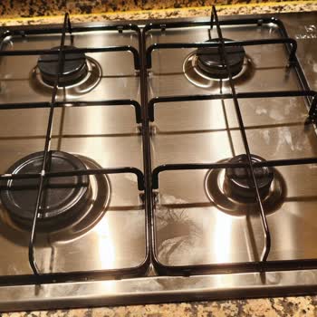 Electrolux Kurulum Sonrası Ocak Demirinde Boya Atması Ve Servisin Hasarı Bildirmemesi