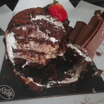 Genç Star Pastaneleri Yaş Pasta Taze Değildi Ve Personel Tavrı Kötü