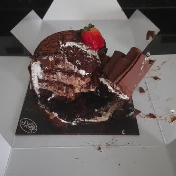 Genç Star Pastaneleri Yaş Pasta Taze Değildi Ve Personel Tavrı Kötü