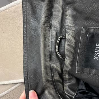 Yeni Aldığım Deri Mont Kısa Sürede Pul Pul Döküldü Ve Rengi Attı