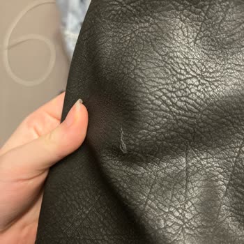 Yeni Aldığım Deri Mont Kısa Sürede Pul Pul Döküldü Ve Rengi Attı